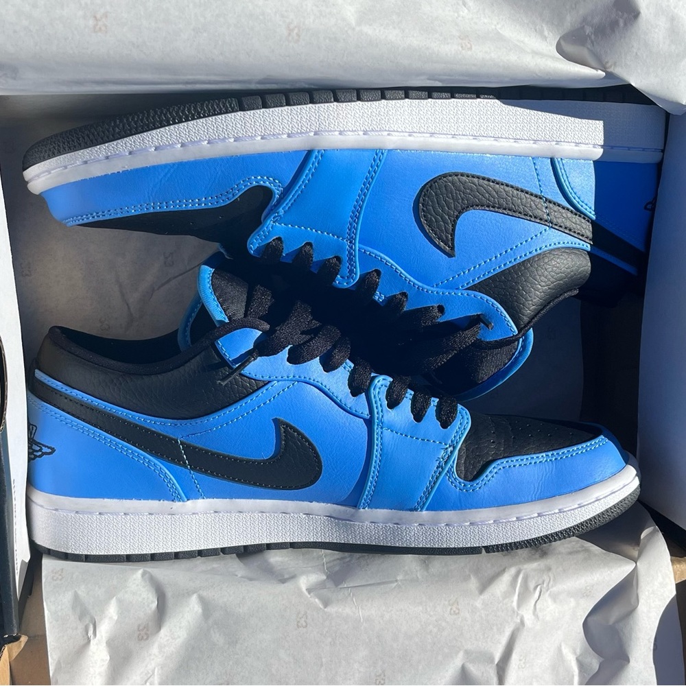 Jordan 1 Low University Blue Black Size 9.5 Lightly Worn